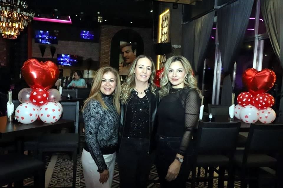 Martha Palacios, Paola Soto y Chayo Peña