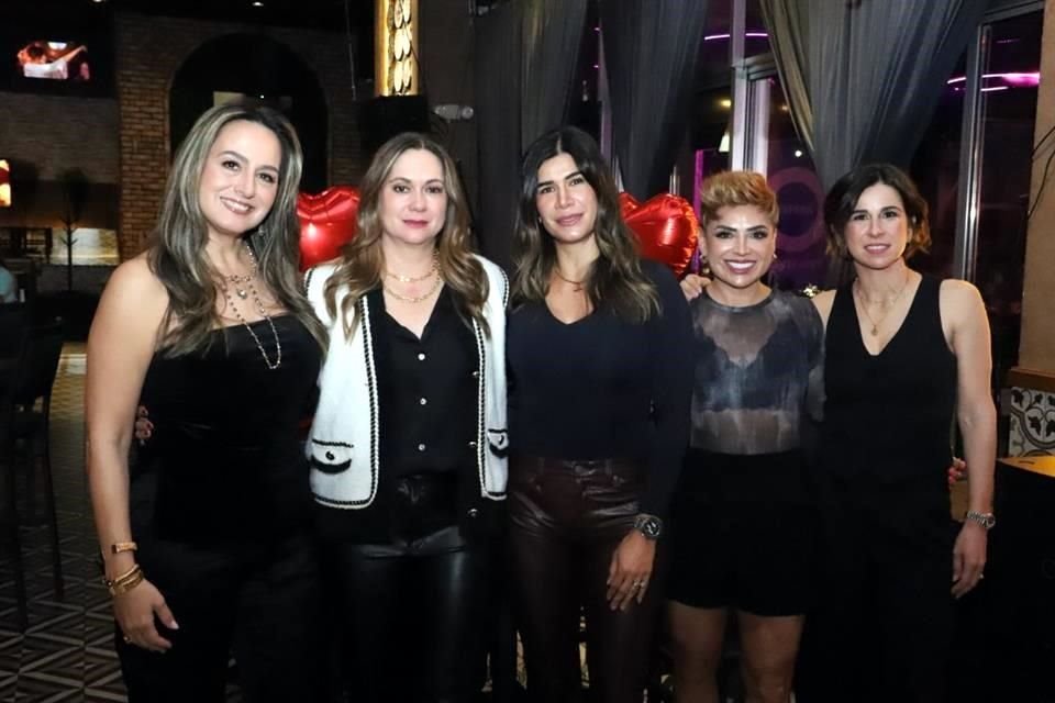 Betty Ochoa de Treviño, María José Mejía de Carrasco, Gaby Betancourt de Martínez, Mónica Martínez y Carolina Leal de Salazar