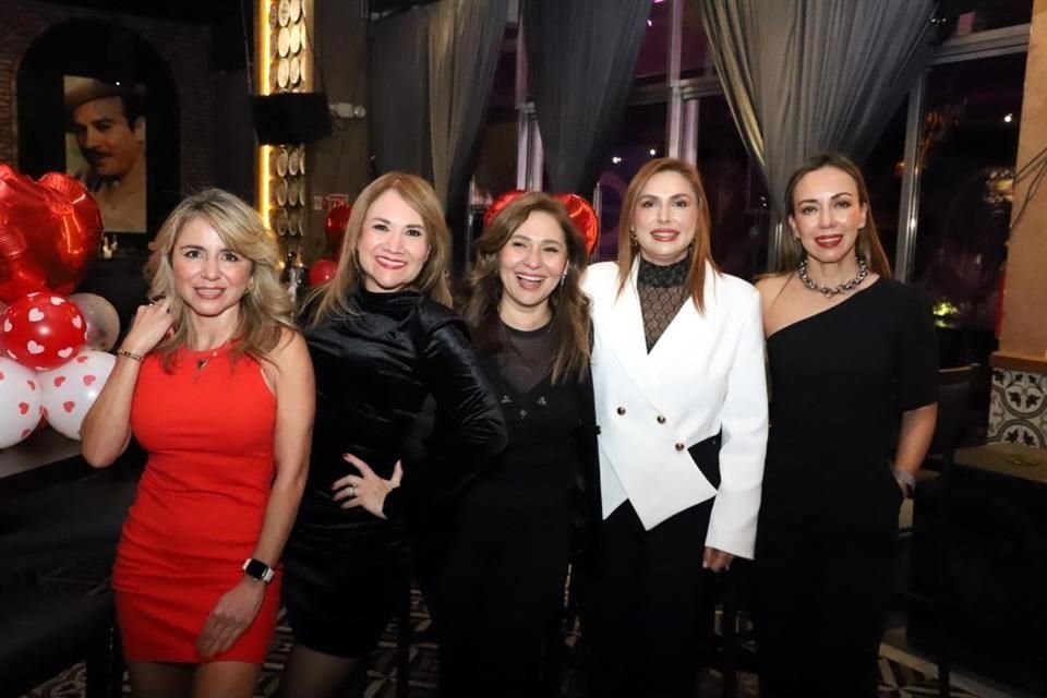 Katia Martínez de González, Ivonne Ramírez, Aleida Ruiz, Fanny Aguado y Anabel Torres