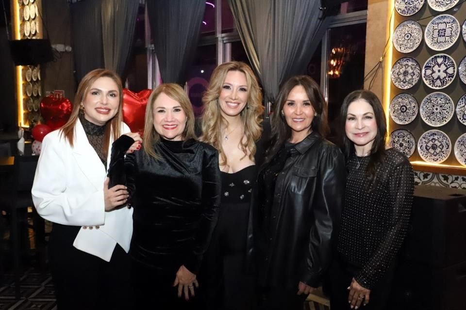 Fanny Aguado, Ivonne Ramírez, Maribel Villarreal de González, Karla de Ocejo y Josefina de López