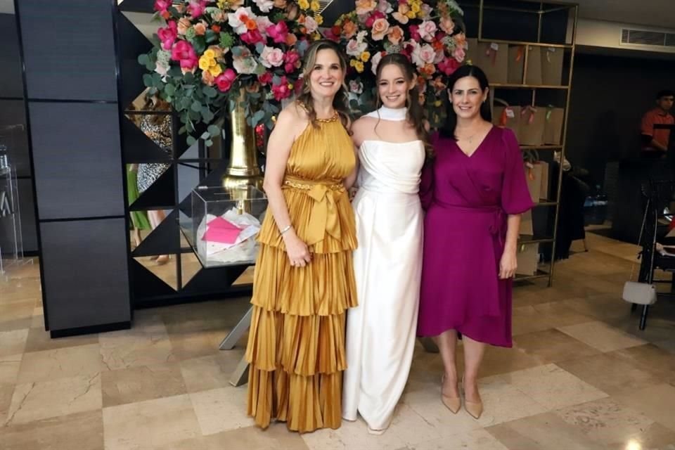 Maribel González, Bárbara Prieto y Claudia Garza de Sosa