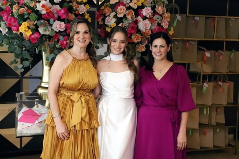 Maribel González, Bárbara Prieto y Claudia Garza de Sosa