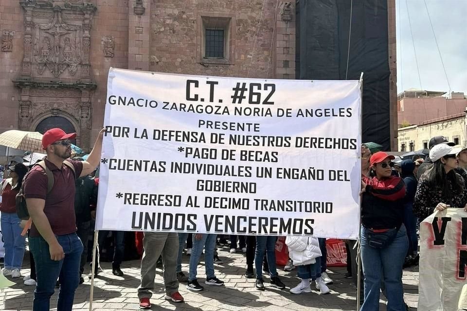 Conteos locales señalan que la movilización contó con la participación de al menos 15 mil personas pertenecientes a las secciones 34 y 58 del SNTE.