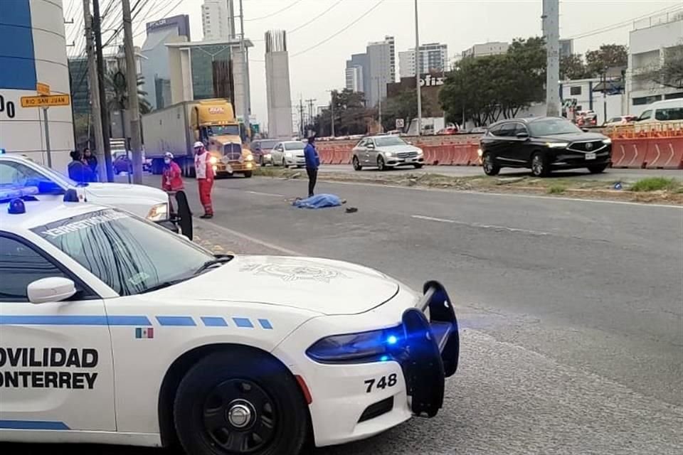 Los hechos fueron reportados a las 07:39 horas, en la avenida Díaz Ordaz y calle Río San Juan en la Colonia Miravalle, al poniente de Monterrey, informó Protección Civil del Estado.