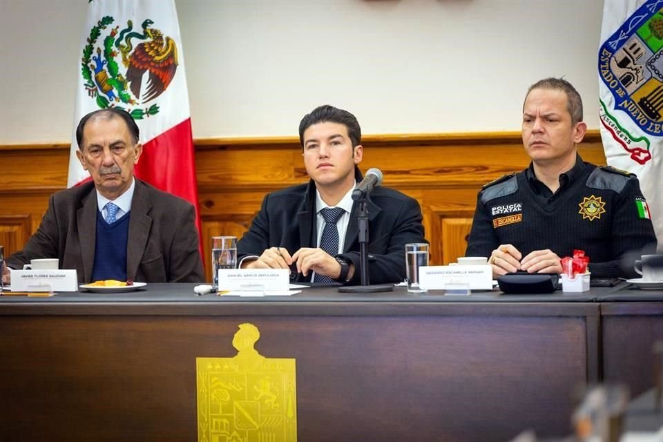 En la Mesa de Seguridad estuvieron presentes el Fiscal Javier Flores, el Gobernador Samuel García y el Secretario de Seguridad Gerardo Escamilla.