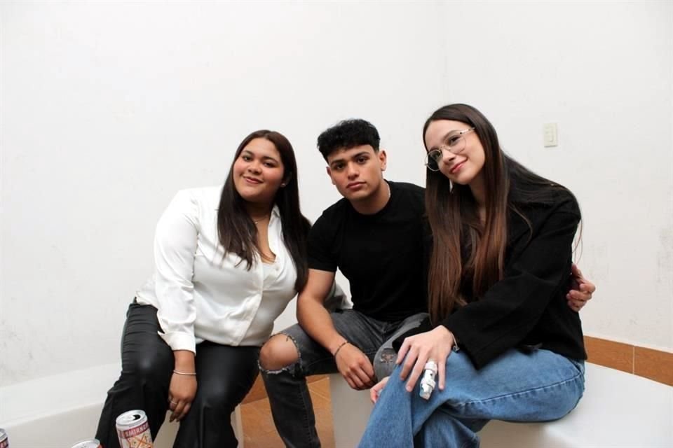 Ixtzel Estrada, Jorge Chiu y Fernanda Barragán