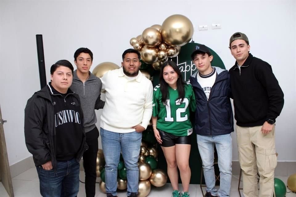 Pablo Múñoz, Carlos Ontiveros, Diego Martínez, Abril Mendoza, Diego Flores y Homero Mata