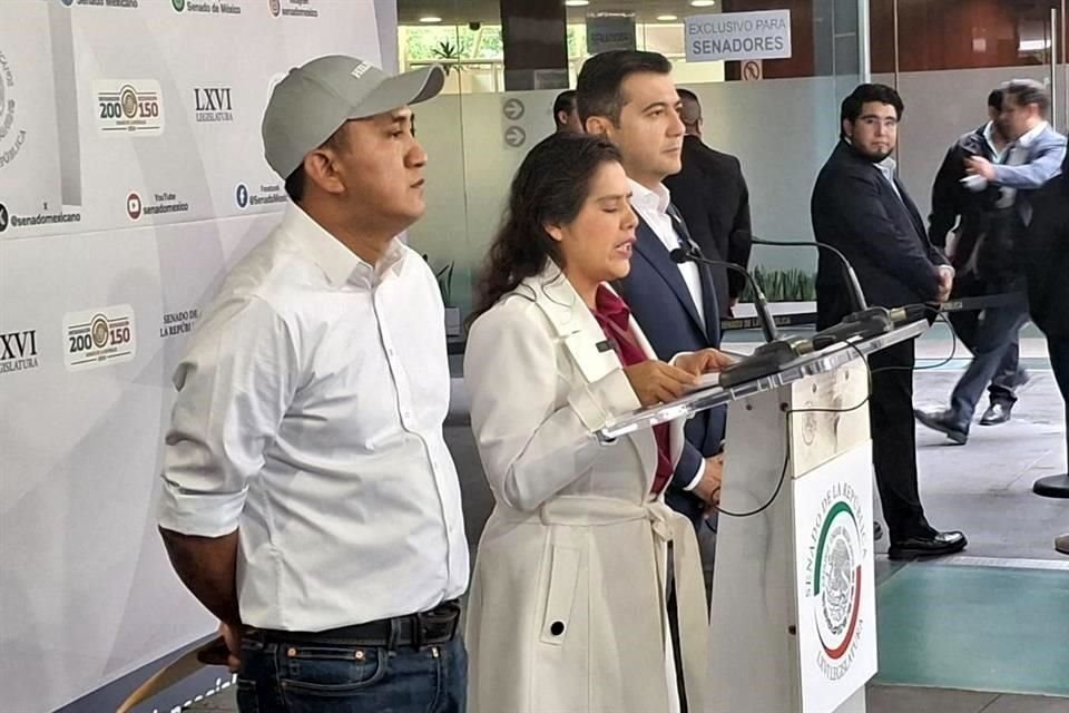 De izquierda a derecha, los senadores morenistas Antonino Morales y Laura Estrada, y el pevemista Luis Silva.