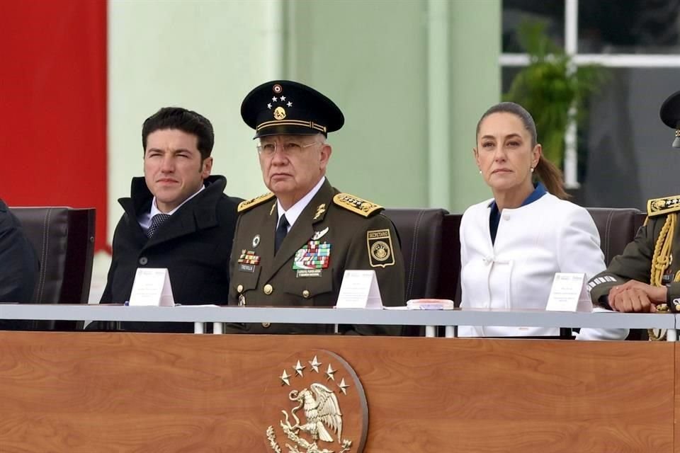 Samuel García estuvo presente en el evento en el Regimiento Militar junto a la Presidenta Claudia Sheinbaum.