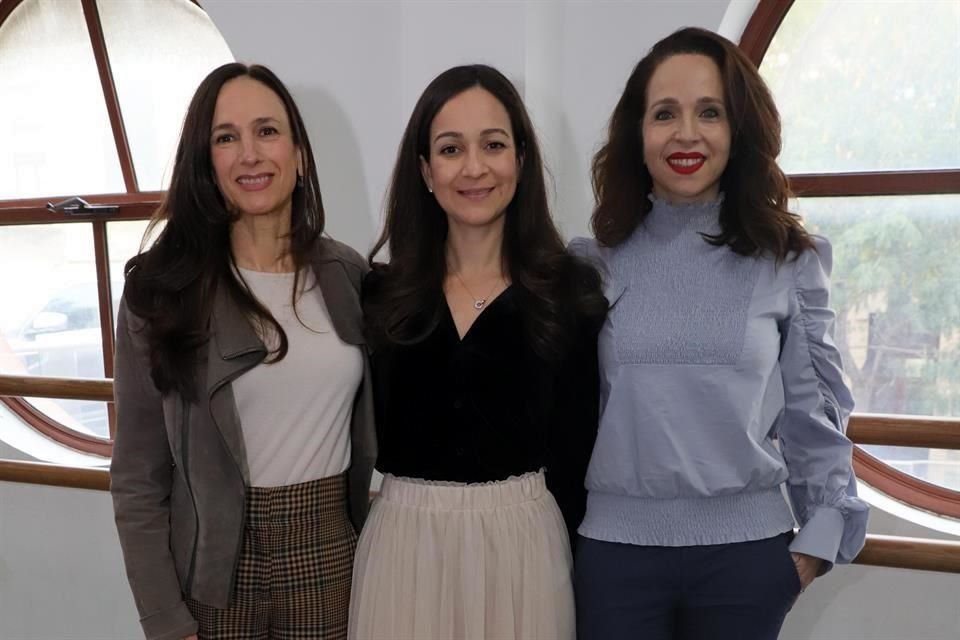 Yolanda Garza de González, Valeria Guerra de Navarro y Gabriela Elizondo de García Iza