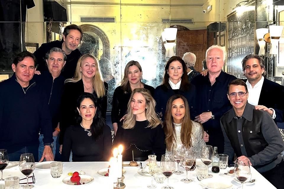 Salvador Valles, Ricardo de la Peña, Luis Lara, Mónica de Valles, Ana Bárbara Caballero, Frida de Sandler, Samuel Sandler, Andrés Lauria, Carmen Valdez, la festejada, Rossana Zaragoza y Luis Ortiz