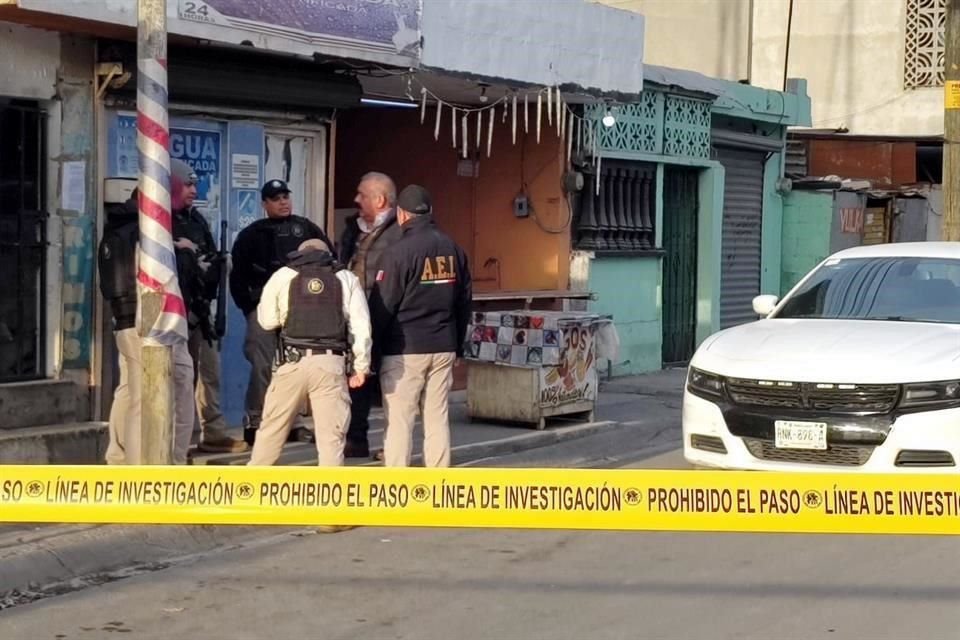 Se informó que se detuvo a cinco hombres en las incursiones policiacas.