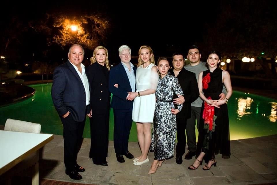 Jaime Villarreal, Luisa Guerrero de Villarreal, Patricio García Martínez, Blanca Paulina Villarreal Guerrero, Luisa Carolina Villarreal, Rubén Vargas, Gilberto Villarreal y Fernanda Olea