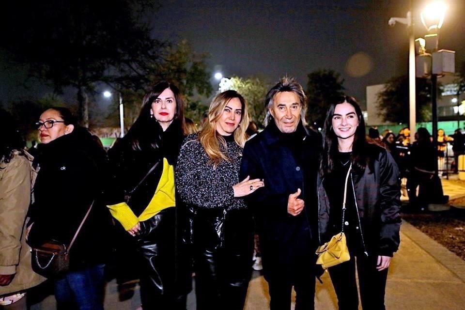Amelia Alonso, Laura Alonso de Villarreal, Juan Villarreal y Diana Alonso