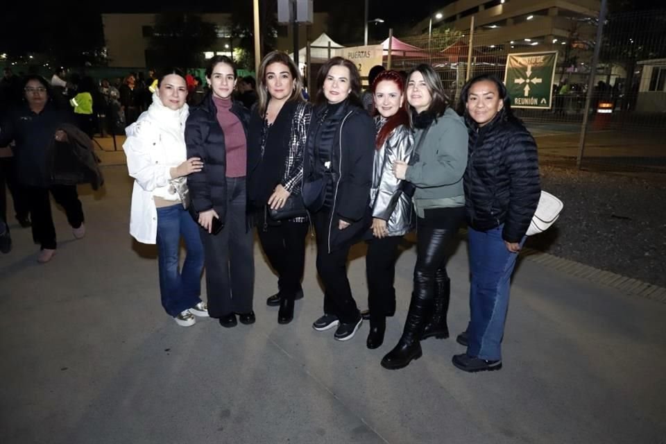 Ana Fer Villarreal, Magaly Molina, Martha Villarreal, Claudia Cuevas, Norma Bermea y Nancy García