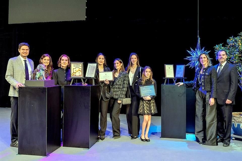 David Noel Ramírez, Michelle Gutiérrez de Ramírez, Magdalena Margáin de Ramírez, Lucía Páez, Regina Páez, María Páez, Paulina Páez, Maca Ramírez de Páez y Pablo Páez