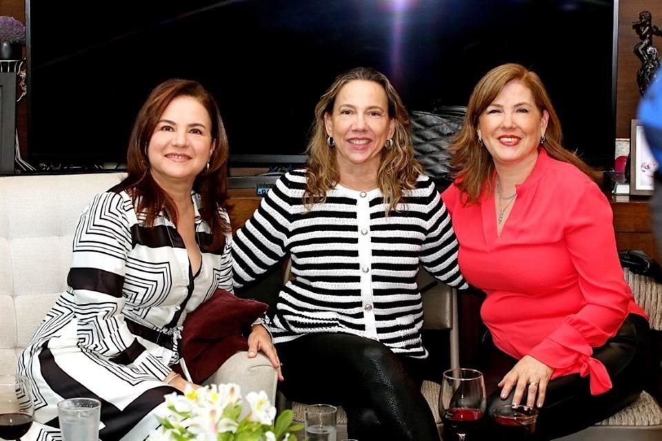 Cynthia Valdez, Bárbara de Castillo y Lorena Noyola de Villarreal