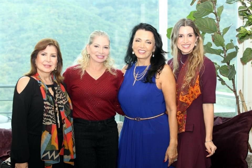 Blanca de Hernández, María Isabel Alvarado, Mónica Galván de Morton y Andrea Morton de González