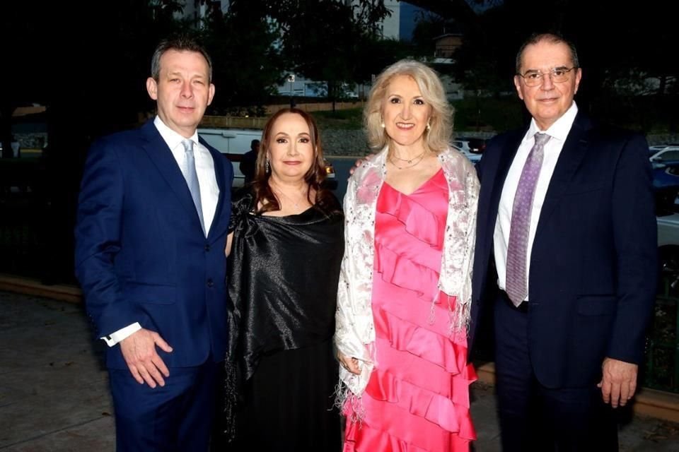 Rafael Hinojosa, Claudia Gracia, Camelia Tamez y José Carlos Ramírez