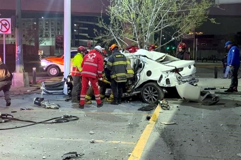 El accidente se registró en dirección al norte de la Avenida Venustiano Carranza en su cruce con la Calzada Francisco I. Madero.