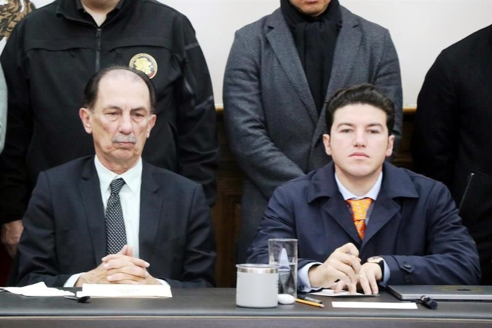 El Fiscal Javier Flores estuvo junto al Gobernador Samuel García.