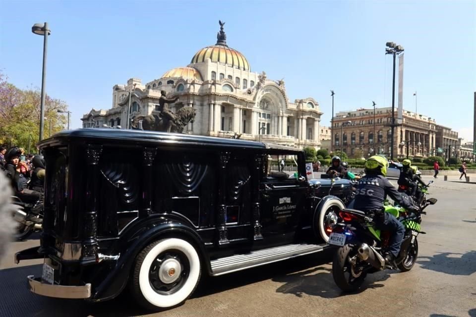 La carroza tomó un recorrido por calles del centro antes de llegar a Garibaldi.