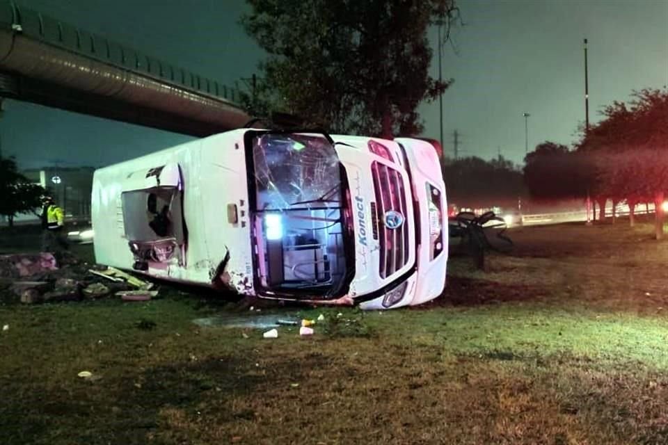 El accidente fue registrado en el cruce de las avenidas Universidad y Sendero, informó Protección Civil del Estado.