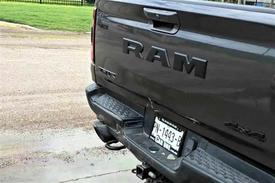 La víctima conducía una pick up Ram 4x4, color gris oscuro, en la Autopista a Reynosa. Si tiene información, autoridades piden comunicarse al 911 o números de emergencia.