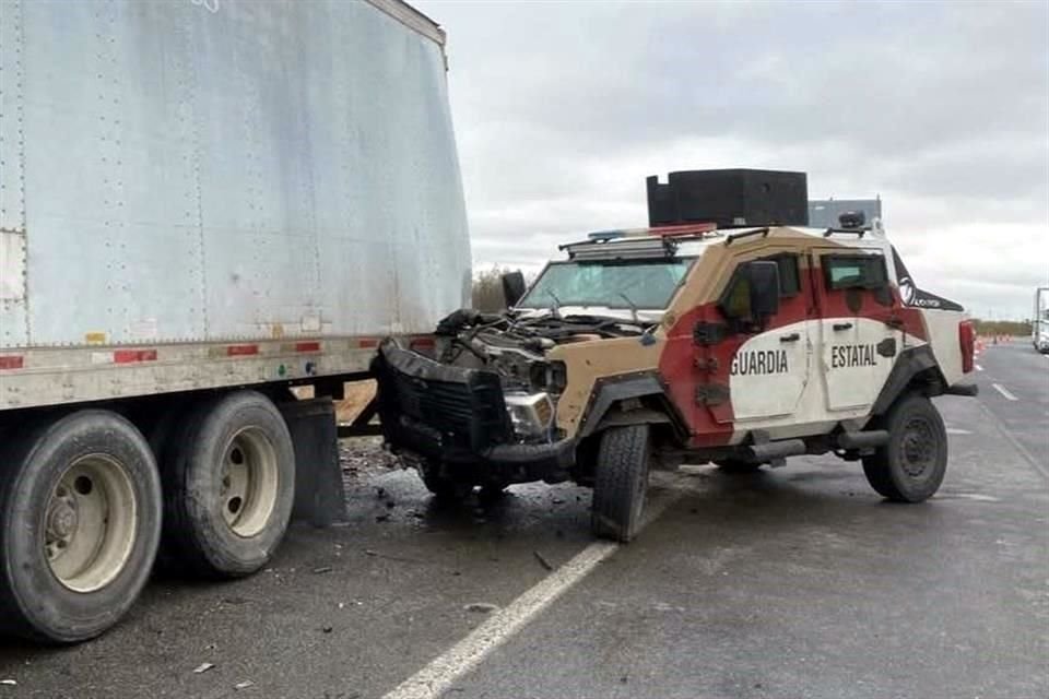 El accidente se registró a la altura del kilómetro 27 de la carretera Nuevo Laredo-Monterrey.