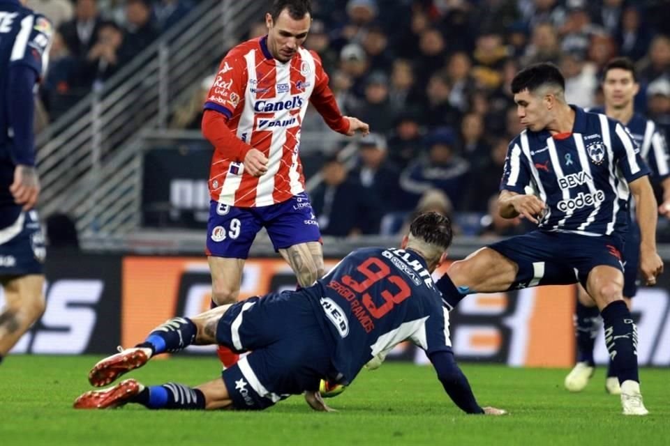 Repasa más de las acciones del debut de Sergio Ramos y triunfo de Rayados 3-1 sobre San Luis.