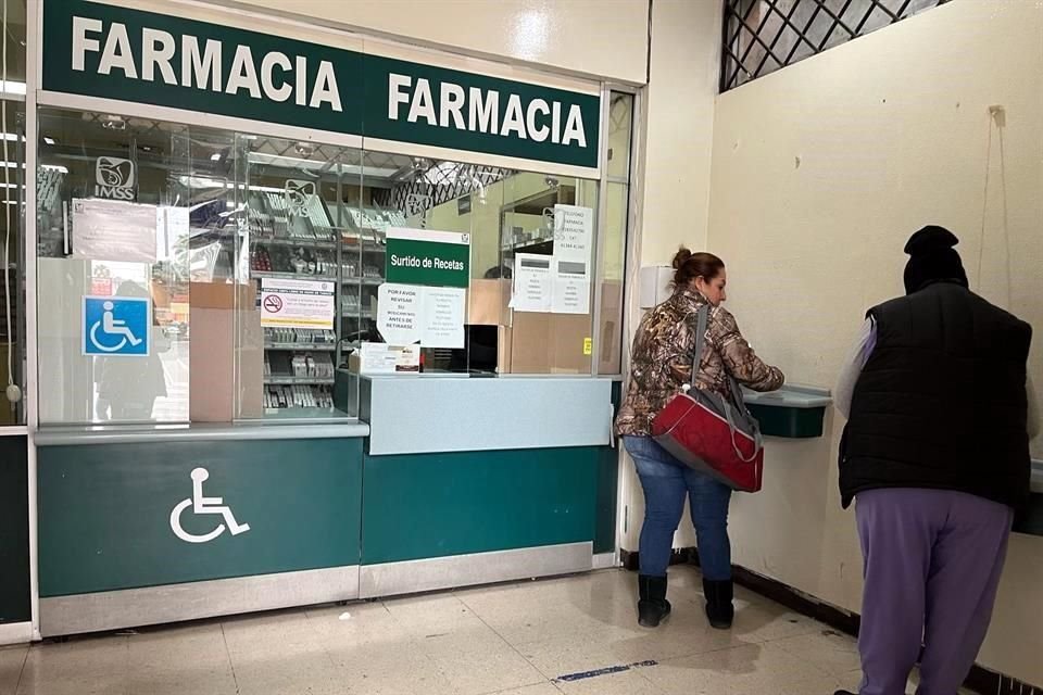 Derechohabientes aseguraron que en las clínicas del IMSS no hay medicinas para enfermedades como el Parkinson, diabetes, leucemia y hemofilia. 