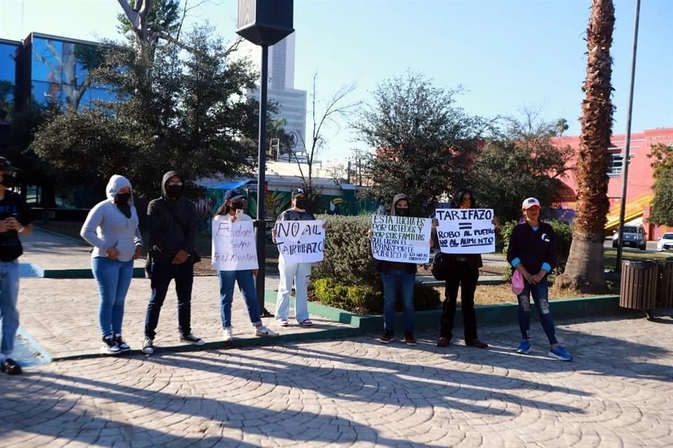 Previo al bloqueo, los manifestantes se concentraron en la Plaza de los Compositores.