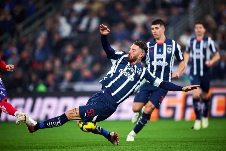 Al minuto 52 del partido del sábado, Sergio Ramos realizó una barrida salvadora a un disparo de Leonardo Bonatini.