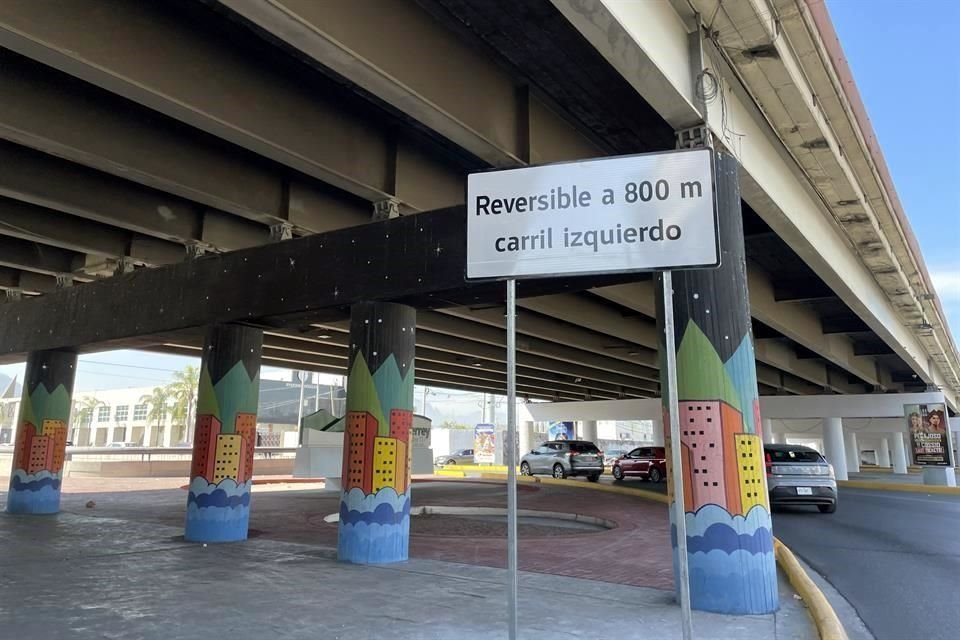 Empleados del Municipio colocaron señalamientos que indican dónde se ubicaría el carril de contraflujo.