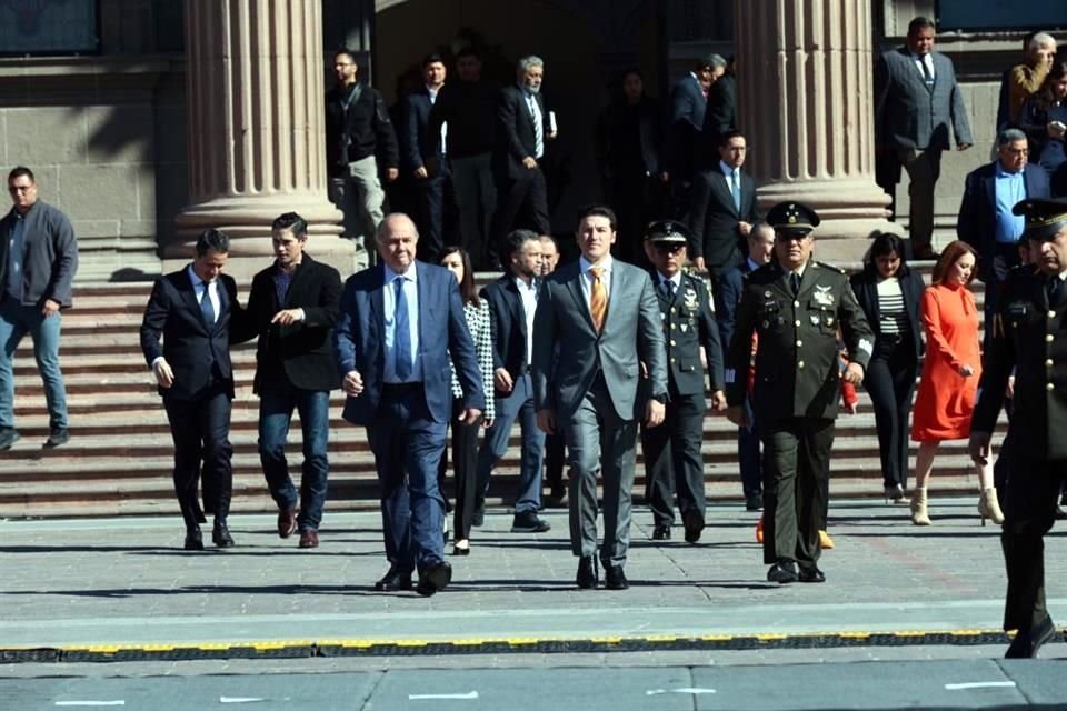 El Gobernador Samuel García encabezó la conmemoración del Día de la Bandera en la Explanada de los Héroes.