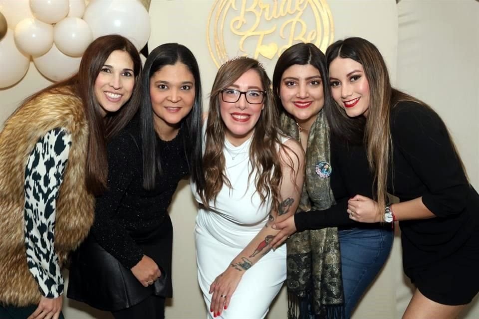 Deyra Cantú, Nancy Vélez, Priscila Guajardo Iruegas,Vanessa Fabela y Argelia Padilla