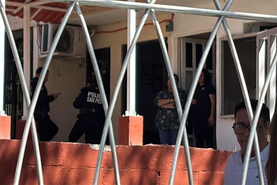 El hecho, del que al final se dijo que se trataba de una pistola de postas, ocurrió poco antes del mediodía en una de las aulas de la Escuela Secundaria Técnica 28, Constitución Mexicana.