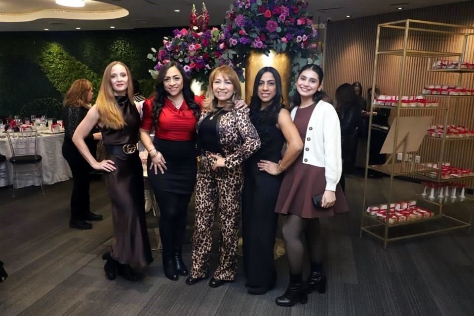 Madelyn Ericson, Mayra Haros, Marcelina Arriaga, Ileana Haros y Valeria García