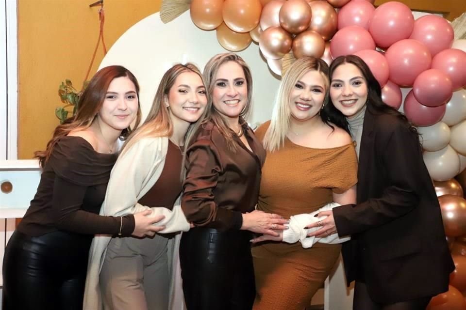 Erin Garza, Vica Garza, Érika Alanís de Garza, Irán Garza y Anet Garza