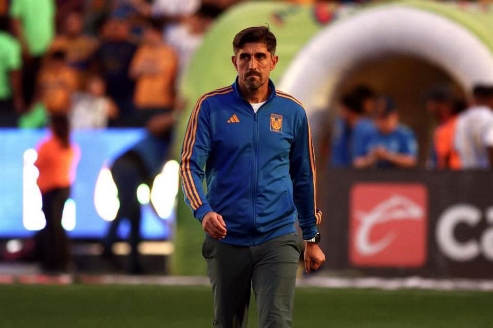 Paunovic volvió a ser recibido entre abucheos.