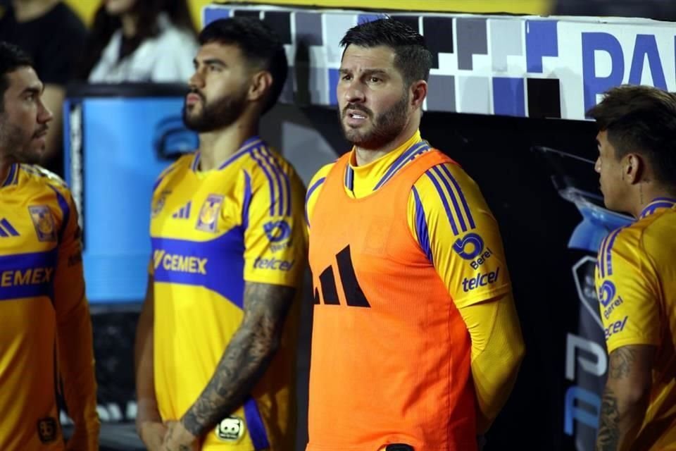 Gignac estuvo en la banca de inicio.