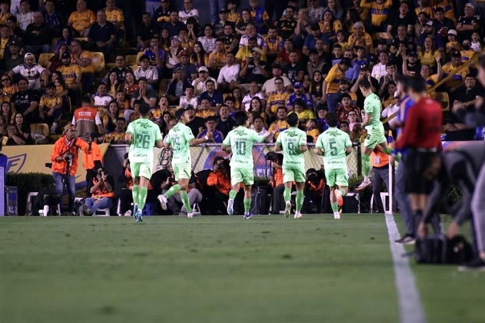 Guilherme marcó el 1-0 para Juárez tras sorprender desde fuera del área a Nahuel Guzmán.