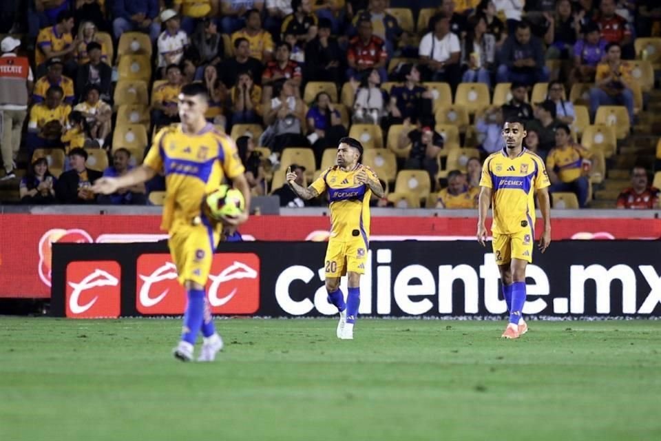 El lamento de los Tigres tras irse abajo en el marcador.