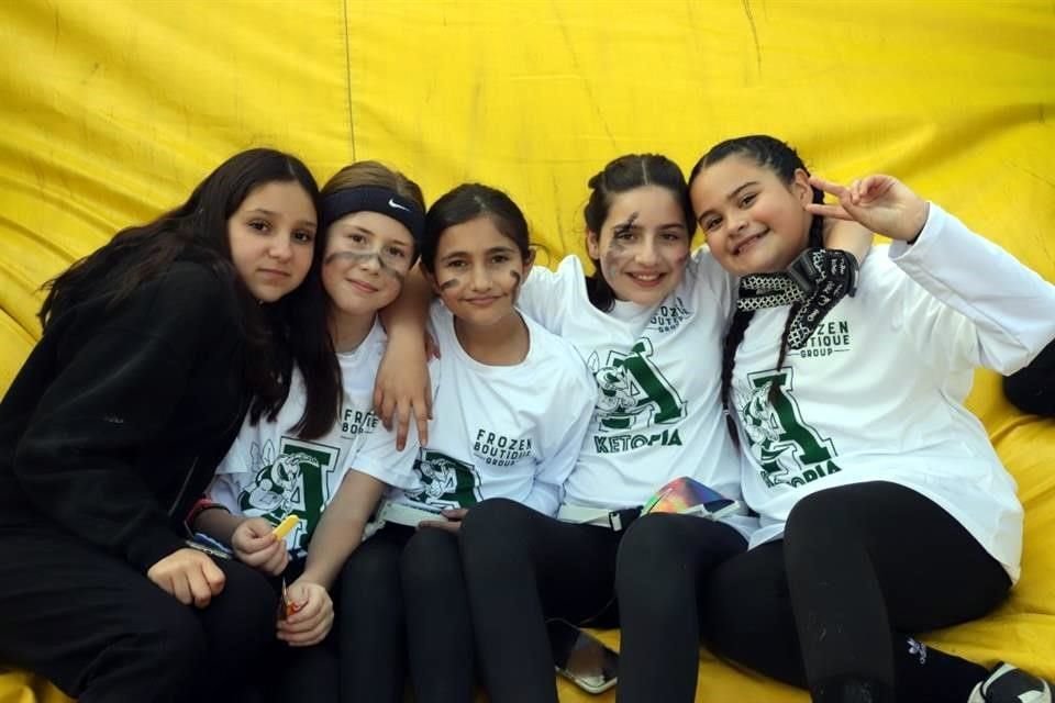 Valeria Monsivais, Stephanie Sreeves, Mariel López, Rebeca Arizpe y Camila Herrera