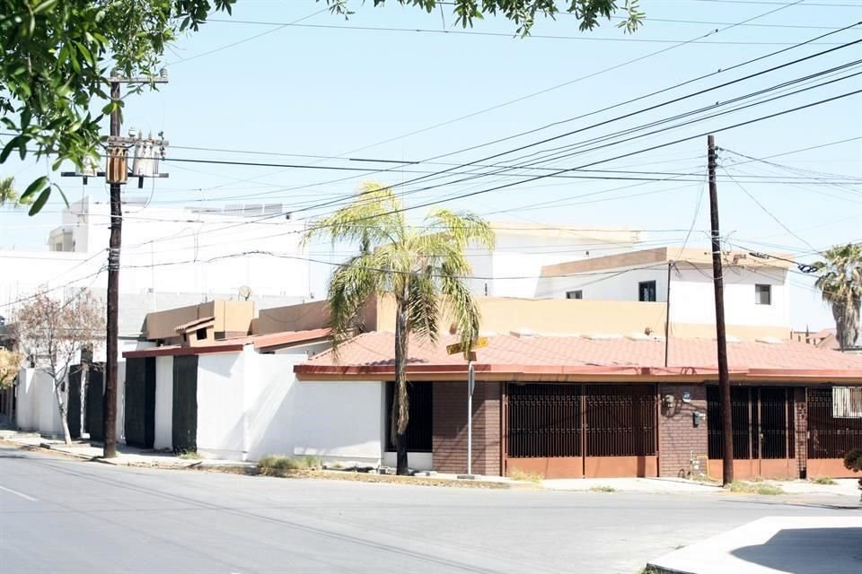 La Colonia Anáhuac sufre de un problema de cableado, mismo que está a muy baja altura en algunas de sus avenidas principales.