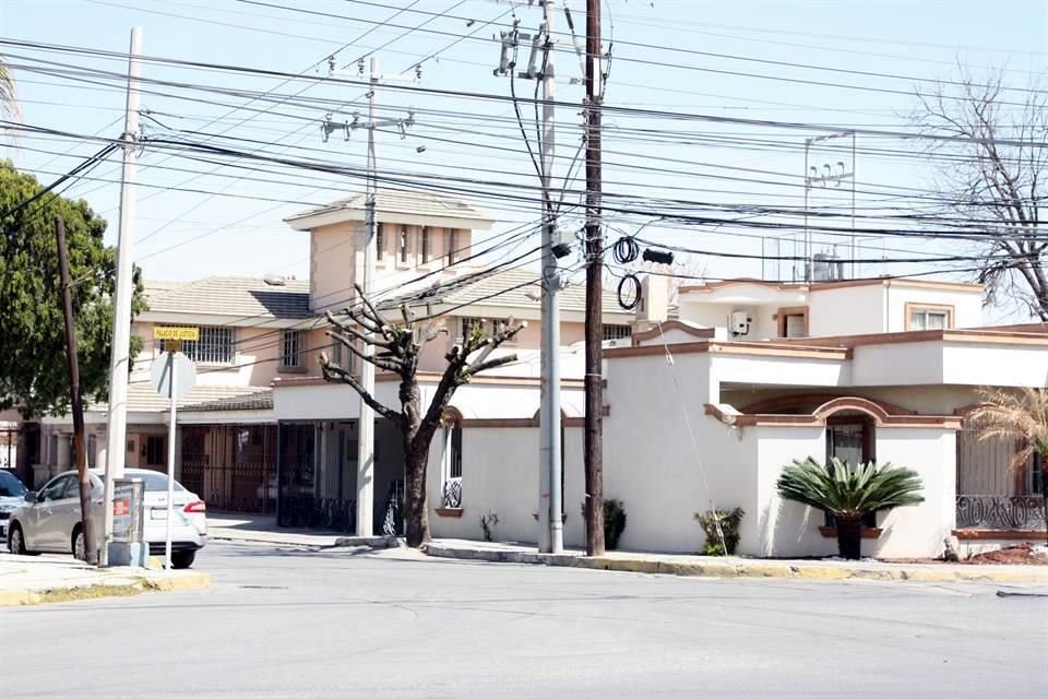 La Colonia Anáhuac sufre de un problema de cableado, mismo que está a muy baja altura en algunas de sus avenidas principales.