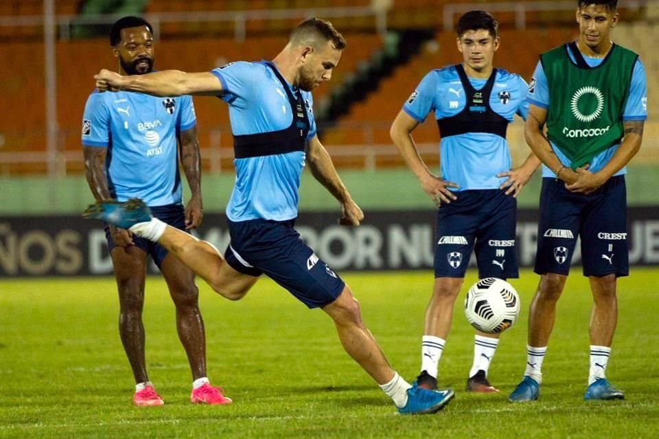 El partido es en el Estadio  Félix Sánchez, de Santo Domingo.