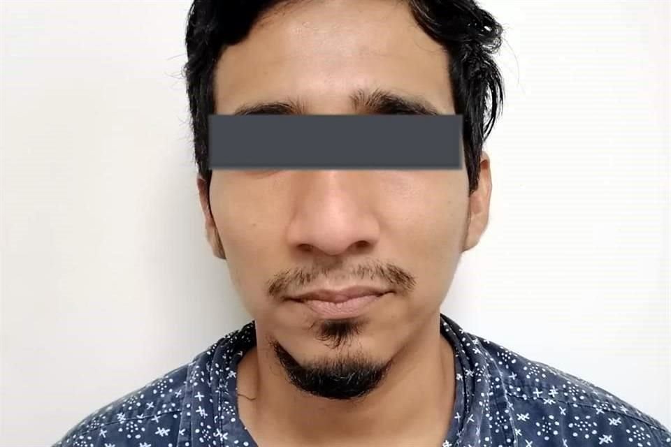 Oswaldo, de 30 años, fue detenido con una orden de aprehensión girada por un Juez de Control por el delito de feminicidio en contra de Gloria Estefanía García Lizcano, de 29 años.