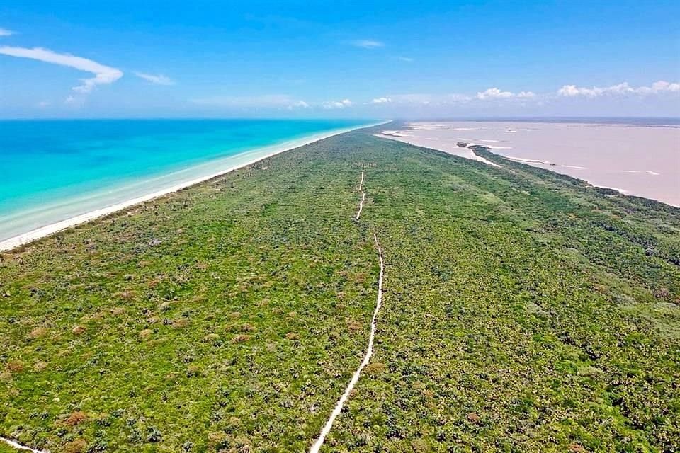 El Cuyo es un pueblo pesquero cercano a la frontera con Quintana Roo.