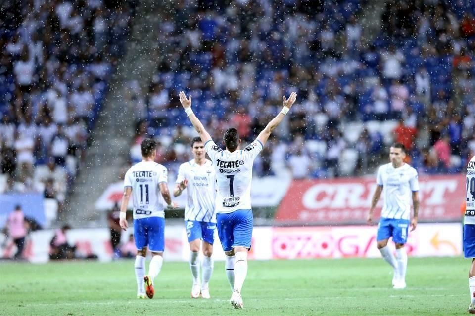 Rogelio Funes Mori se robó el show con un doblete y el histórico gol 122 con Rayados, en la victoria 3-1 sobre Pachuca.